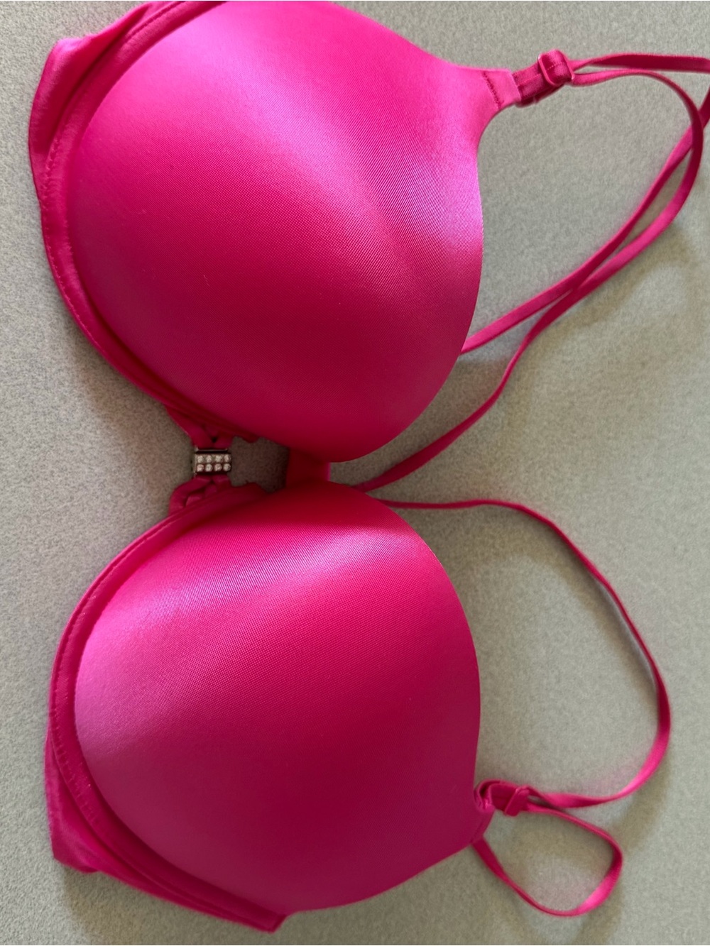 Victoria's Secret 36c Pink Miraculous Plunge Bra Front Closure w/Rhinestones